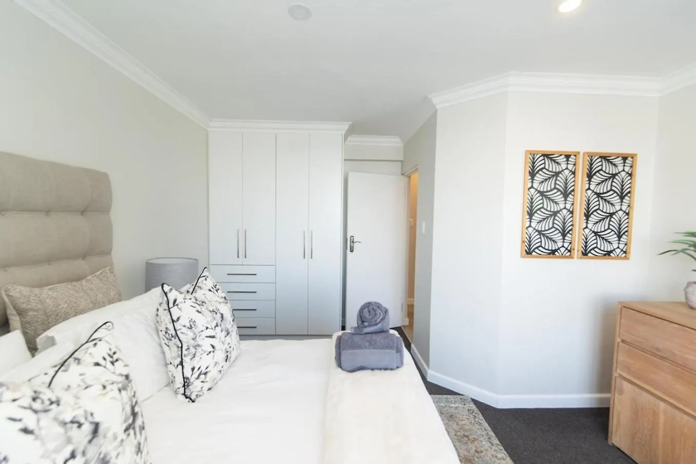 Tivoli Luxury Beach Apartment Port Elizabeth