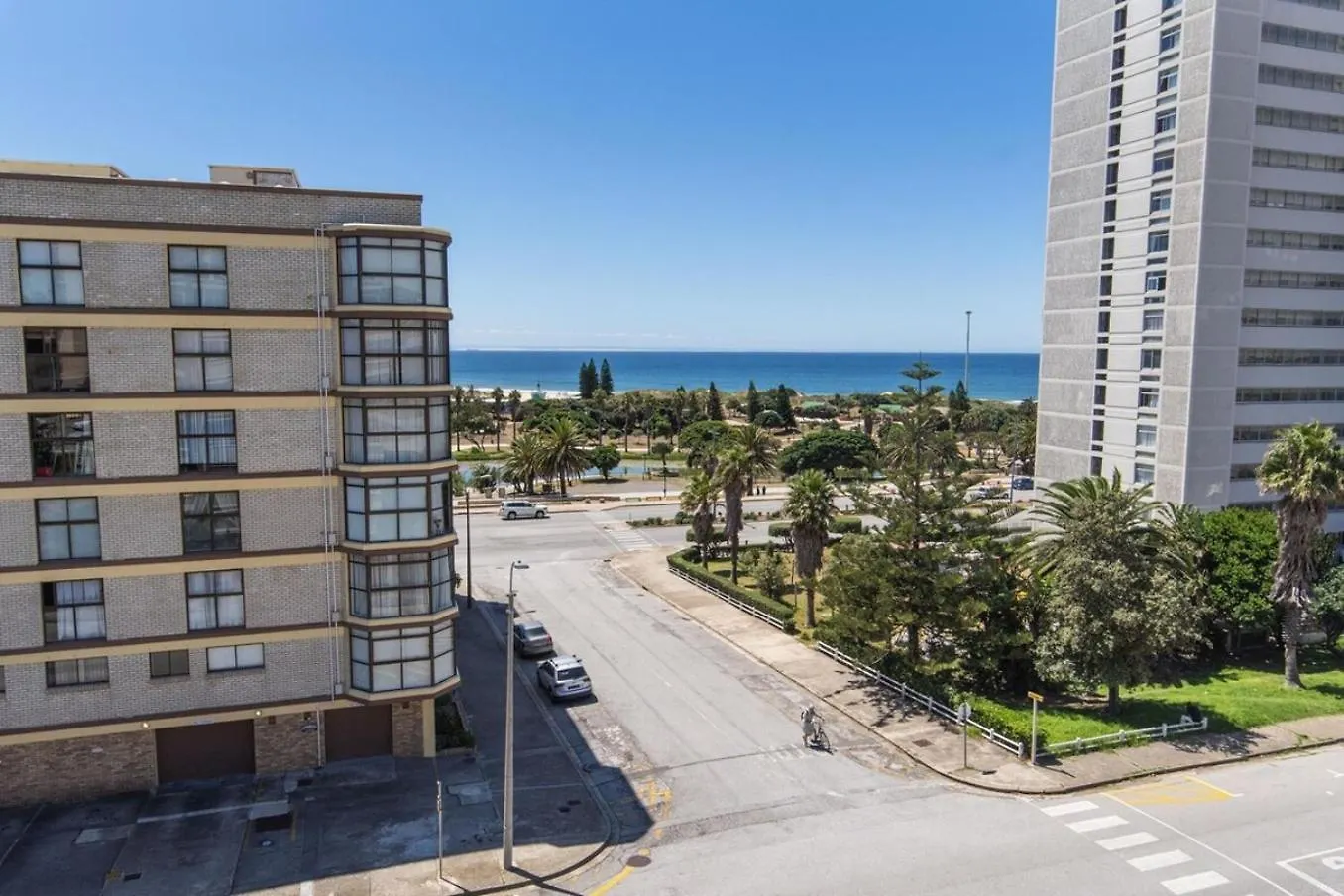 Tivoli Luxury Beach Apartment Port Elizabeth
