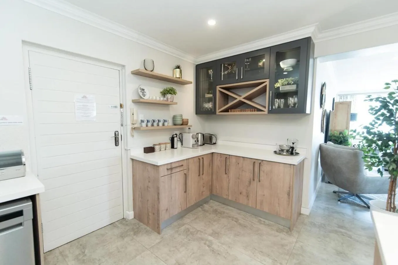 Tivoli Luxury Beach Apartment Port Elizabeth