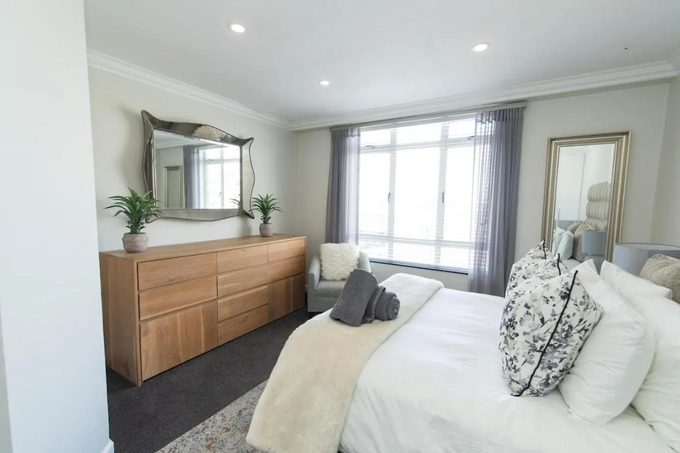 Tivoli Luxury Beach Apartment Port Elizabeth