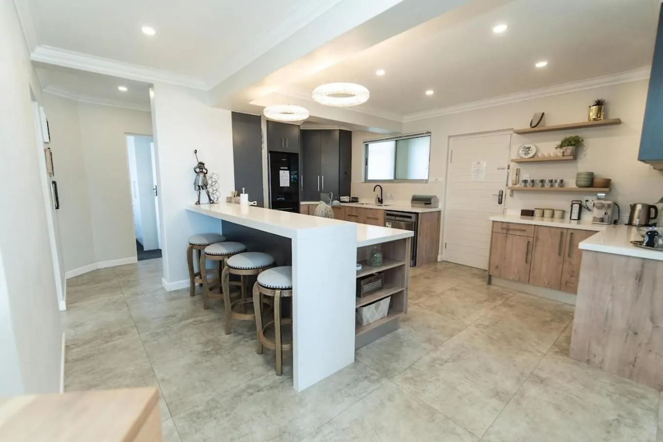 Tivoli Luxury Beach Apartment Port Elizabeth South Africa
