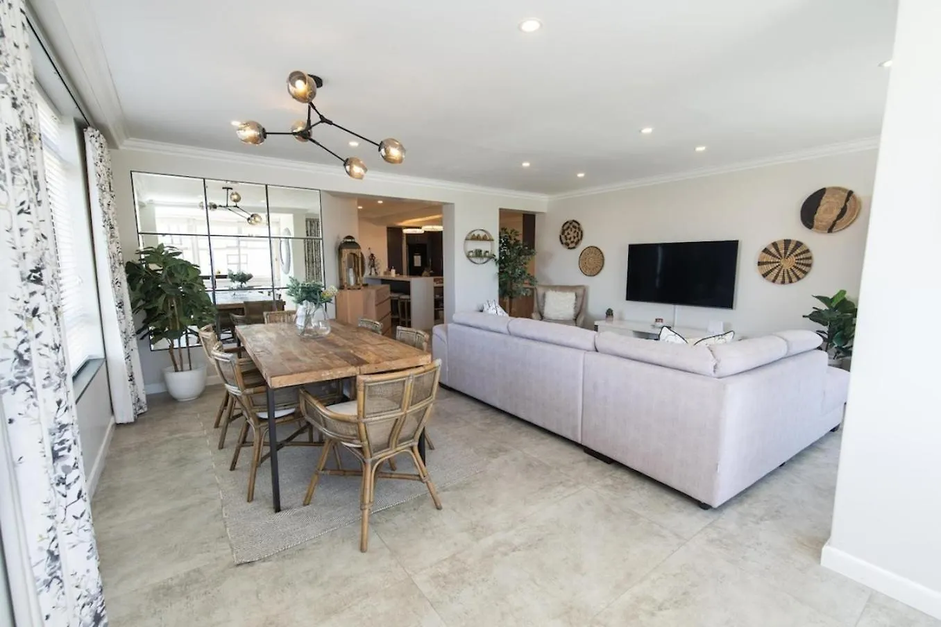 Tivoli Luxury Beach Apartment contacts